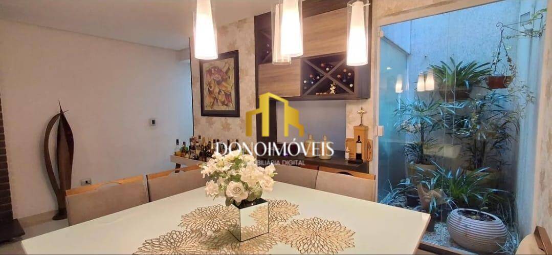 Casa, 4 quartos, 237 m² - Foto 1